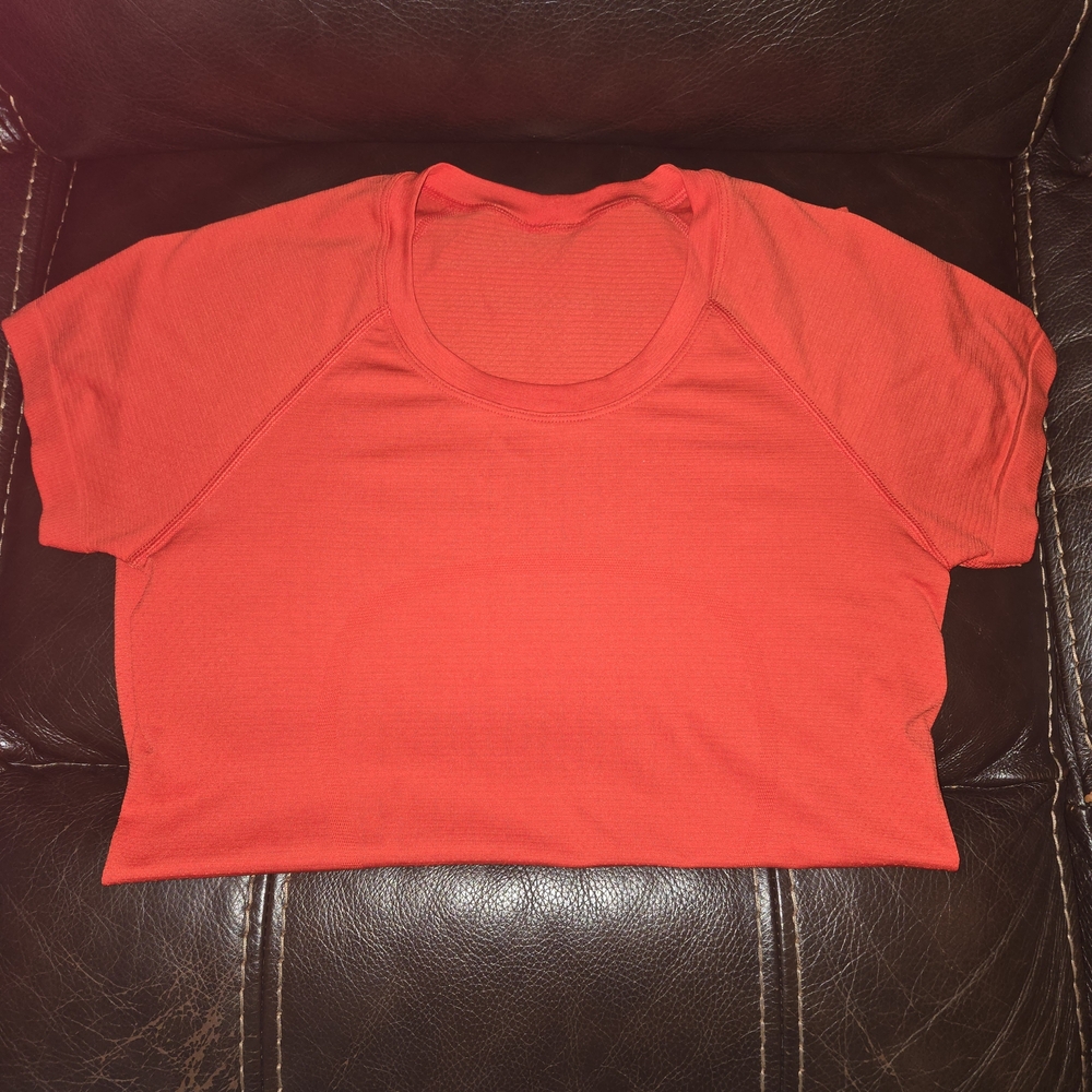 lululemon athletica Vibrant Red Short Sleeve Tee Swift Tech Size 6